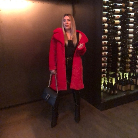 EYE CATCHING RED FAUX FUR MIDI COAT. - Picture 8 of 8